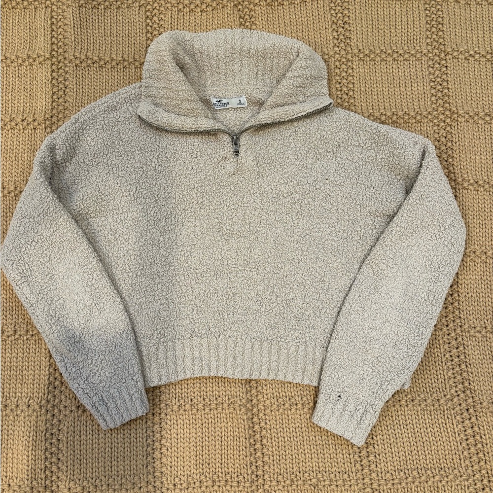 Hollister Fuzzy Sweater Size Small